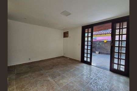 Casa de condomínio à venda com 120m², 2 quartos e 1 vagaSala