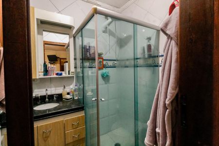 Casa à venda com 161m², 4 quartos e 3 vagas Casa à venda com 161m², 4 quartos e 3 vagasBanheiro da Suíte 1