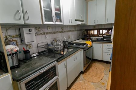 Casa à venda com 161m², 4 quartos e 3 vagas Casa à venda com 161m², 4 quartos e 3 vagasCozinha - Armários