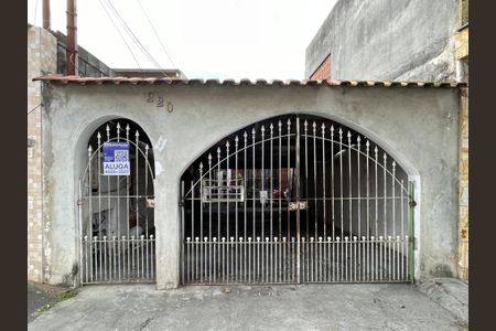 Casa para alugar com 80m², 2 quartos e 1 vaga Casa para alugar com 80m², 2 quartos e 1 vagaFachada + Placa