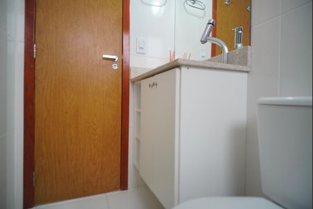 Banheiro de apartamento à venda com 1 quarto, 48m² em Petrópolis, Porto Alegre