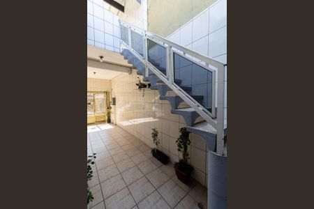 Casa à venda com 120m², 2 quartos e 2 vagas Casa à venda com 120m², 2 quartos e 2 vagasEscada