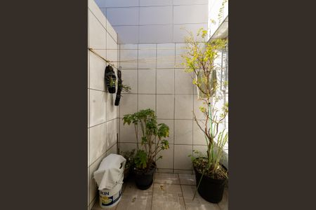 Casa à venda com 120m², 2 quartos e 2 vagas Casa à venda com 120m², 2 quartos e 2 vagasQuintal