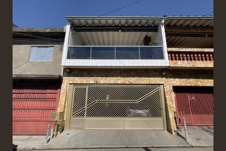 Casa à venda com 120m², 2 quartos e 2 vagas Casa à venda com 120m², 2 quartos e 2 vagasFachada