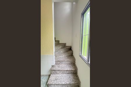 Casa à venda com 125m², 2 quartos e 1 vaga Casa à venda com 125m², 2 quartos e 1 vagaEscada