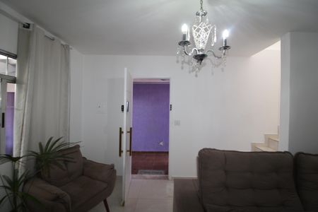 Casa à venda com 129m², 2 quartos e 1 vagaSala