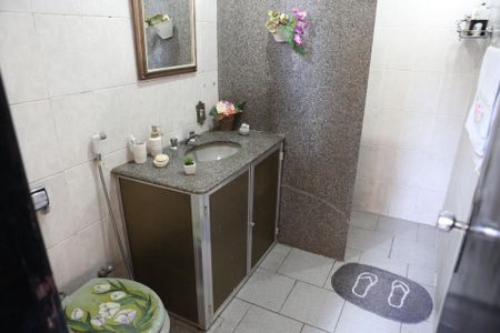 Casa para alugar com 300m², 5 quartos e 3 vagasBanheiro 2