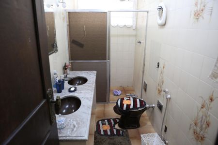 Casa para alugar com 300m², 5 quartos e 3 vagasBanheiro Social