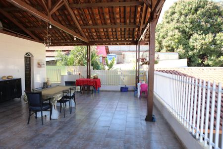 Casa para alugar com 300m², 5 quartos e 3 vagasTerraço