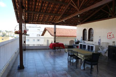 Casa para alugar com 300m², 5 quartos e 3 vagasTerraço