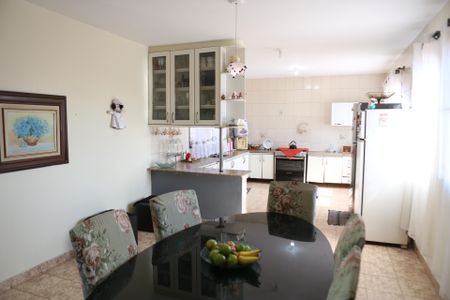 Casa para alugar com 300m², 5 quartos e 3 vagasCozinha