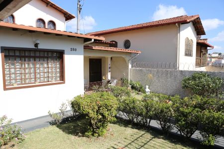Casa para alugar com 300m², 5 quartos e 3 vagasQuintal