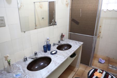 Casa para alugar com 300m², 5 quartos e 3 vagasBanheiro Social