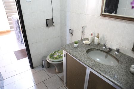 Casa para alugar com 300m², 5 quartos e 3 vagasBanheiro 2