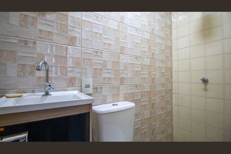 Casa à venda com 160m², 4 quartos e sem vaga Casa à venda com 160m², 4 quartos e sem vagaBanheiro de Serviço