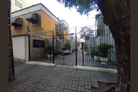 Casa à venda com 160m², 4 quartos e sem vaga Casa à venda com 160m², 4 quartos e sem vagaFachada