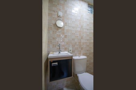 Casa à venda com 160m², 4 quartos e sem vaga Casa à venda com 160m², 4 quartos e sem vagaBanheiro de Serviço