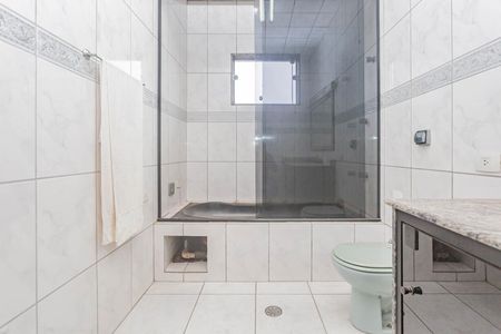 Casa à venda com 410m², 4 quartos e 8 vagasBanheiro da Suíte 3