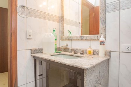 Casa à venda com 410m², 4 quartos e 8 vagasBanheiro da Suíte 2