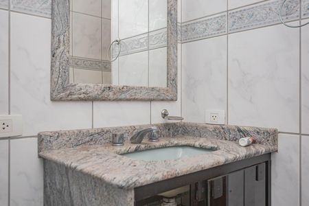 Casa à venda com 410m², 4 quartos e 8 vagasBanheiro da Suíte