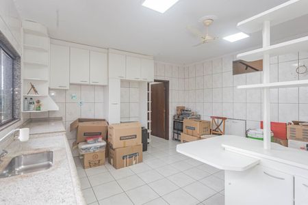Casa à venda com 410m², 4 quartos e 8 vagasCozinha