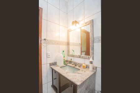 Casa à venda com 410m², 4 quartos e 8 vagasBanheiro da Suíte 2