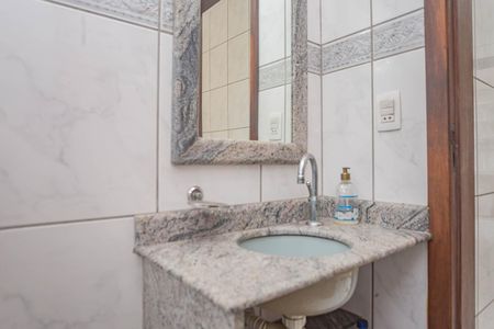 Casa à venda com 410m², 4 quartos e 8 vagasBanheiro de serviço