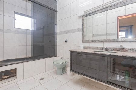 Casa à venda com 410m², 4 quartos e 8 vagasBanheiro da Suíte 3