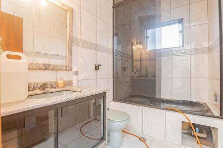 Casa à venda com 410m², 4 quartos e 8 vagasBanheiro da Suíte 2