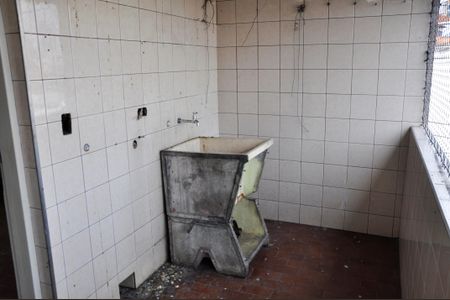 Casa à venda com 280m², 6 quartos e sem vagaDetalhe - Varanda e Área de Serviço