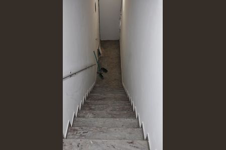 Casa à venda com 280m², 6 quartos e sem vagaEscada Entrada