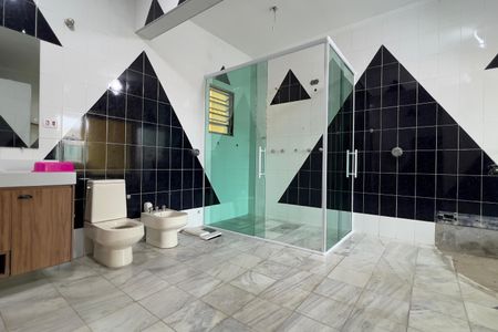 Casa à venda com 420m², 6 quartos e 4 vagasBanheiro da Suíte 1