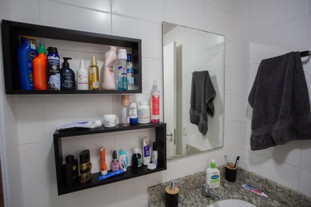 Apartamento à venda com 51m², 2 quartos e 1 vaga Apartamento à venda com 51m², 2 quartos e 1 vagaBanheiro