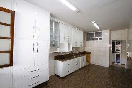 Casa para alugar com 300m², 4 quartos e 2 vagasCozinha