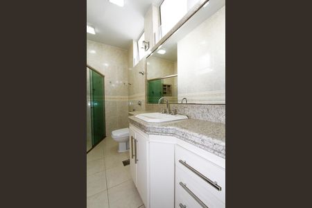 Casa para alugar com 300m², 4 quartos e 2 vagasBanheiro Social