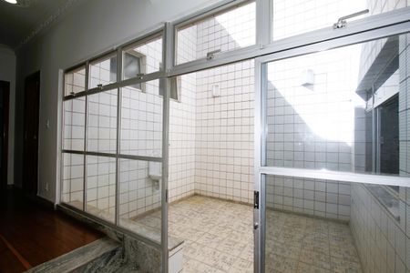 Casa para alugar com 300m², 4 quartos e 2 vagasJardim de inverno