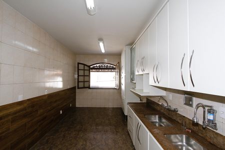 Casa para alugar com 300m², 4 quartos e 2 vagasCozinha