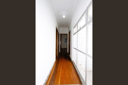 Casa para alugar com 300m², 4 quartos e 2 vagasCorredor