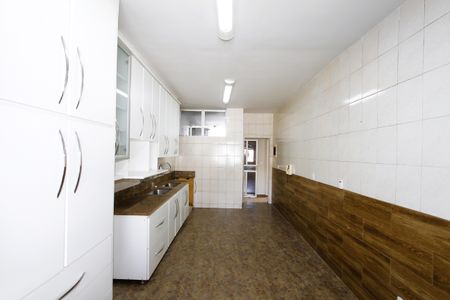 Casa para alugar com 300m², 4 quartos e 2 vagasCozinha