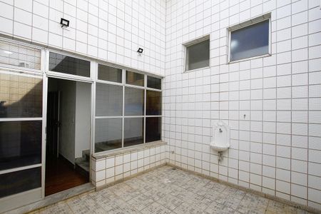 Casa para alugar com 300m², 4 quartos e 2 vagasJardim de inverno