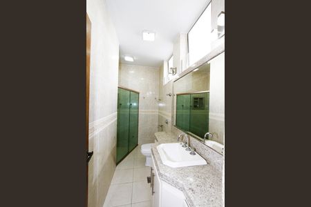 Casa para alugar com 300m², 4 quartos e 2 vagasBanheiro Social