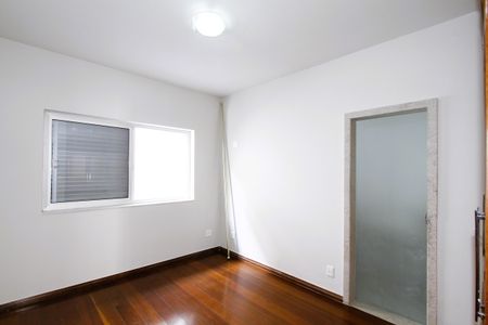 Casa para alugar com 300m², 4 quartos e 2 vagasSuíte 2