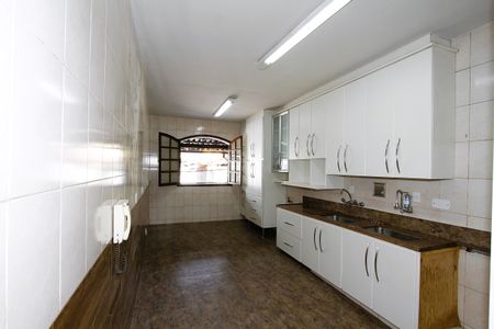 Casa para alugar com 300m², 4 quartos e 2 vagasCozinha