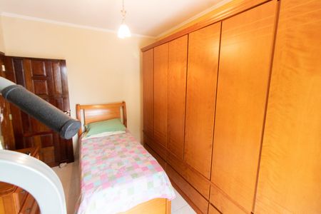 Casa à venda com 200m², 3 quartos e 4 vagas Casa à venda com 200m², 3 quartos e 4 vagasQuarto 2