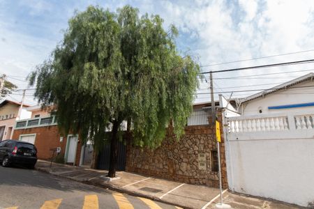 Casa à venda com 200m², 3 quartos e 4 vagas Casa à venda com 200m², 3 quartos e 4 vagasFachada