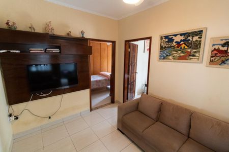 Casa à venda com 200m², 3 quartos e 4 vagas Casa à venda com 200m², 3 quartos e 4 vagasSala