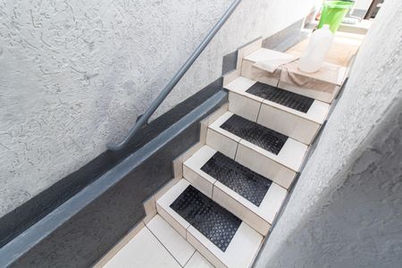 Casa à venda com 200m², 3 quartos e 4 vagas Casa à venda com 200m², 3 quartos e 4 vagasEscada