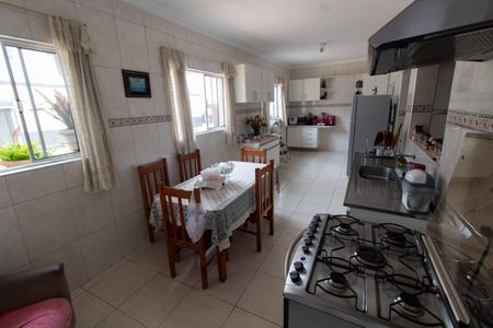 Casa à venda com 200m², 3 quartos e 4 vagas Casa à venda com 200m², 3 quartos e 4 vagasCozinha