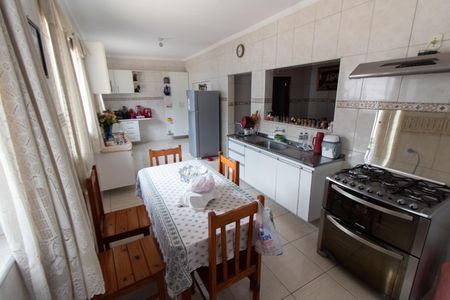 Casa à venda com 200m², 3 quartos e 4 vagas Casa à venda com 200m², 3 quartos e 4 vagasCozinha