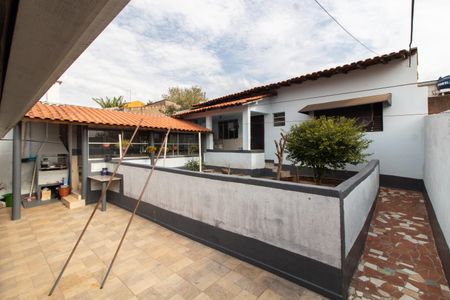 Casa à venda com 200m², 3 quartos e 4 vagas Casa à venda com 200m², 3 quartos e 4 vagasÁrea comum